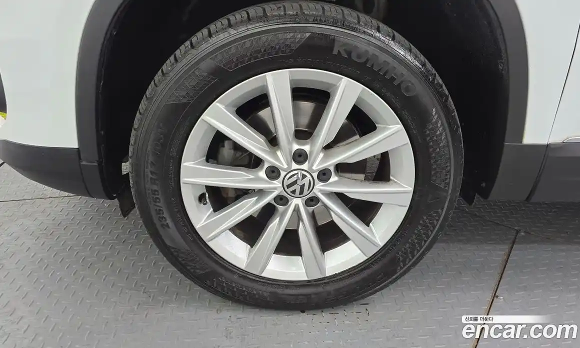 Volkswagen Tiguan 2014 2.0 гидро в Москве № 187296, фото 5