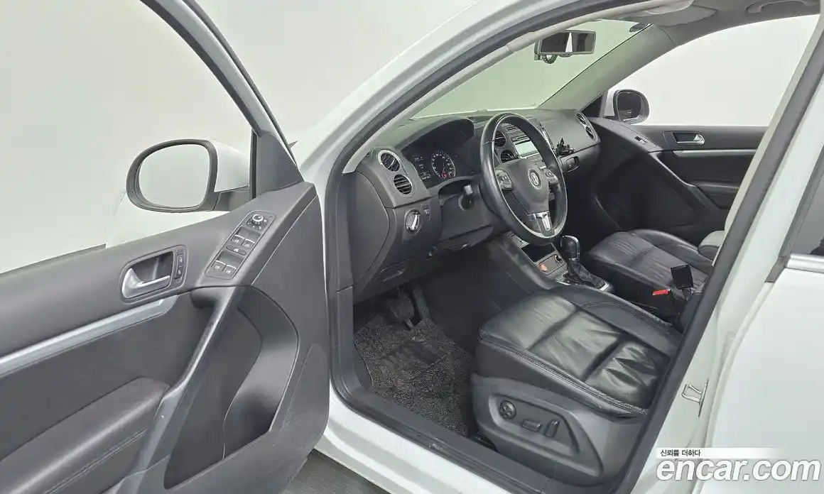 Volkswagen Tiguan 2014 2.0 гидро в Москве № 187296, фото 10