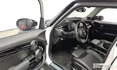 Mini Cooper 2023 1.5 гидро в Москве № 214179, миниатюра 10