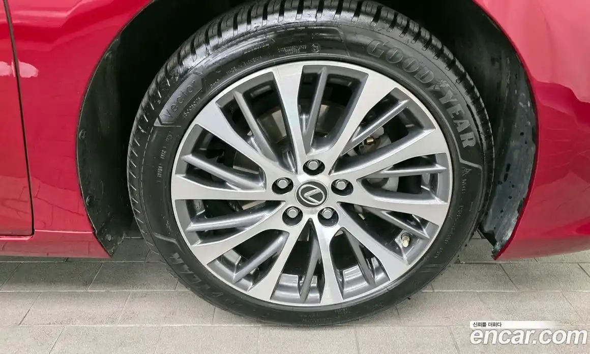 Lexus ES 2018 2.5 гидро в Москве № 214693, фото 5