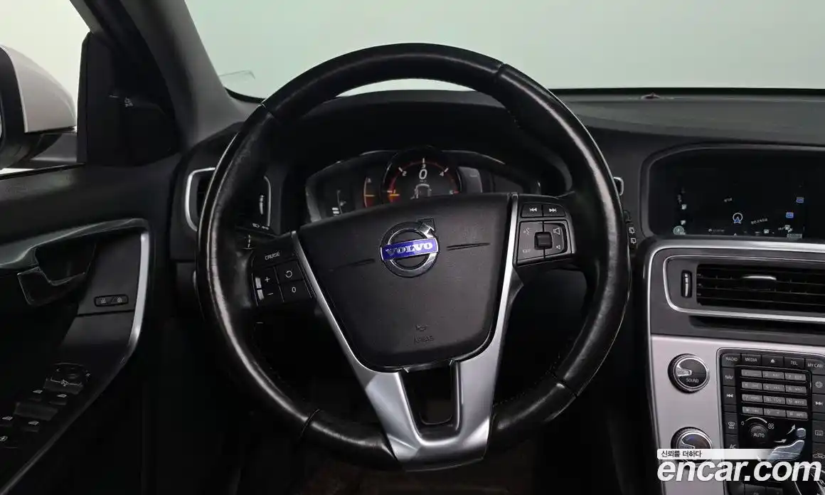 Volvo V60 2017 2.0 гидро в Москве № 217874, фото 13