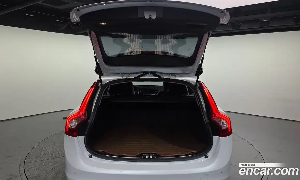 Volvo V60 2017 2.0 гидро в Москве № 217874, фото 20