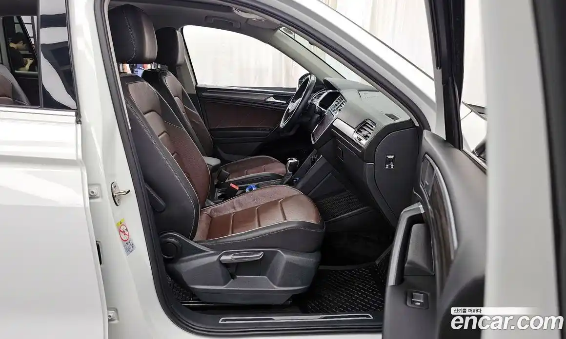 Volkswagen Tiguan 2023 2.0 гидро в Москве № 232075, фото 11