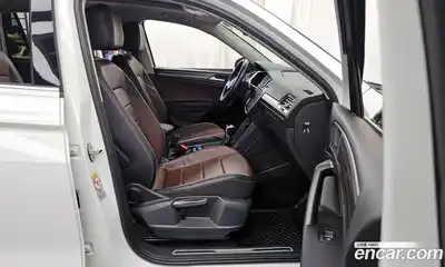 Volkswagen Tiguan 2023 2.0 гидро в Москве № 232075, миниатюра 11