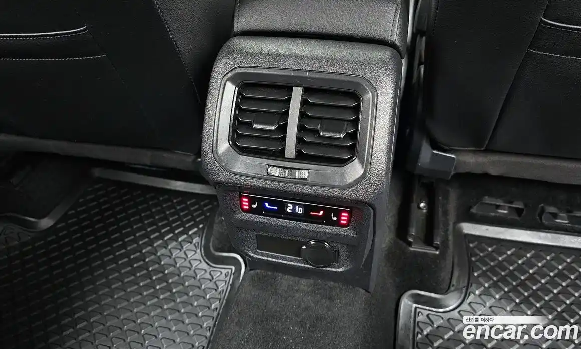 Volkswagen Tiguan 2023 2.0 гидро в Москве № 232075, фото 19