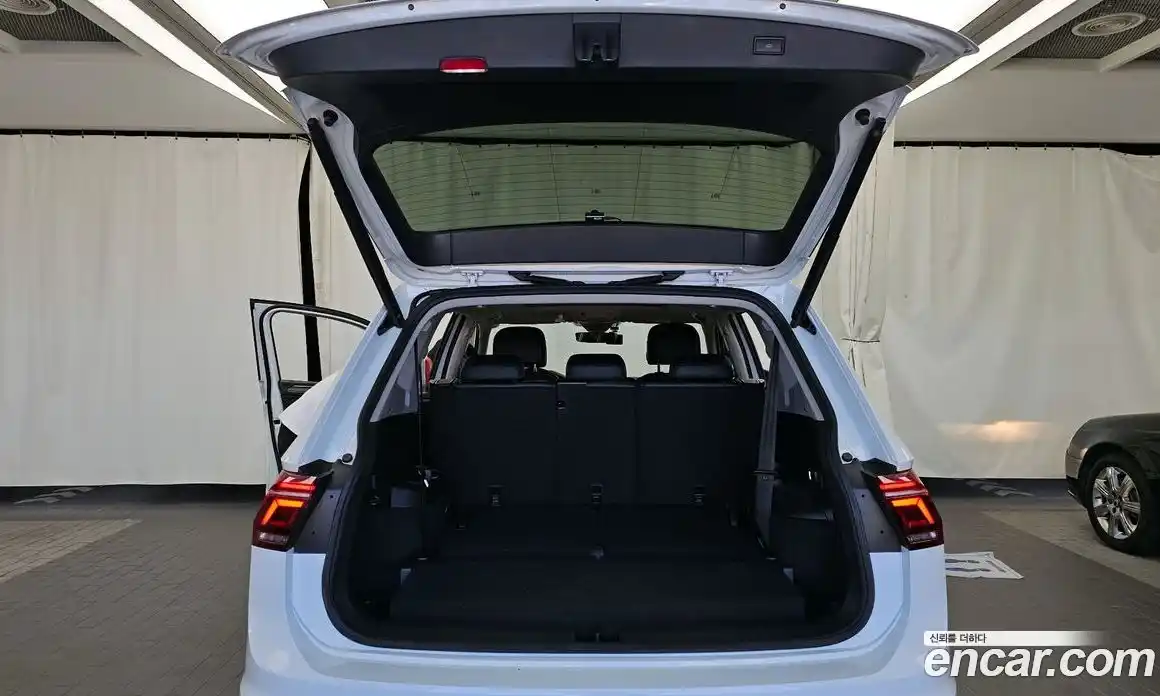 Volkswagen Tiguan 2023 2.0 гидро в Москве № 232075, фото 20