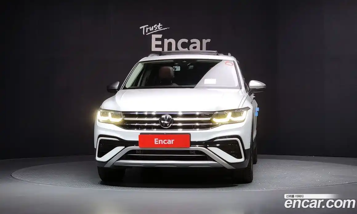 Volkswagen Tiguan 2023 2.0 гидро в Москве № 232075, фото 3