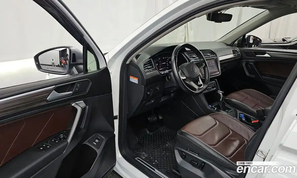 Volkswagen Tiguan 2023 2.0 гидро в Москве № 232075, фото 10