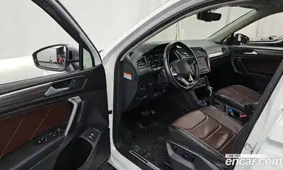 Volkswagen Tiguan 2023 2.0 гидро в Москве № 232075, миниатюра 10