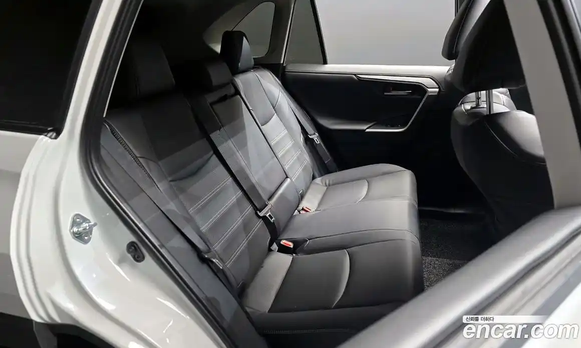 Toyota RAV4 2023 2.5 гидро в Москве № 232807, фото 12