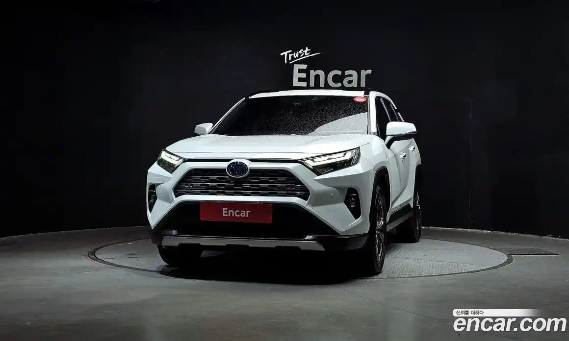 Toyota RAV4 2023 2.5 гидро в Москве № 232807, фото 3