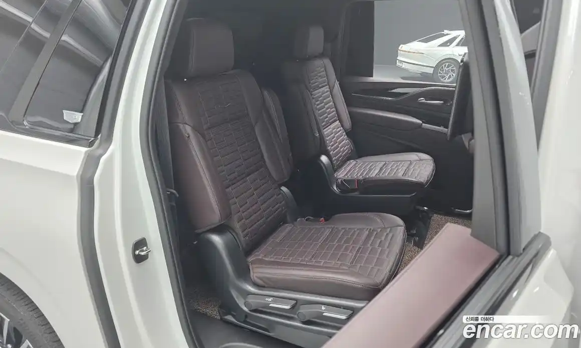 Cadillac Escalade 2023 6.2 гидро в Москве № 256359, фото 12