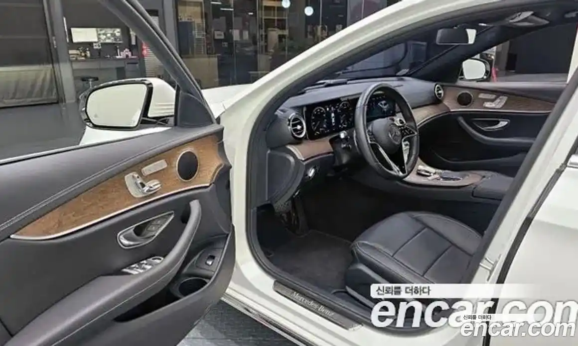 Mercedes-Benz E-Class 2023 2.0 гидро, фото 11