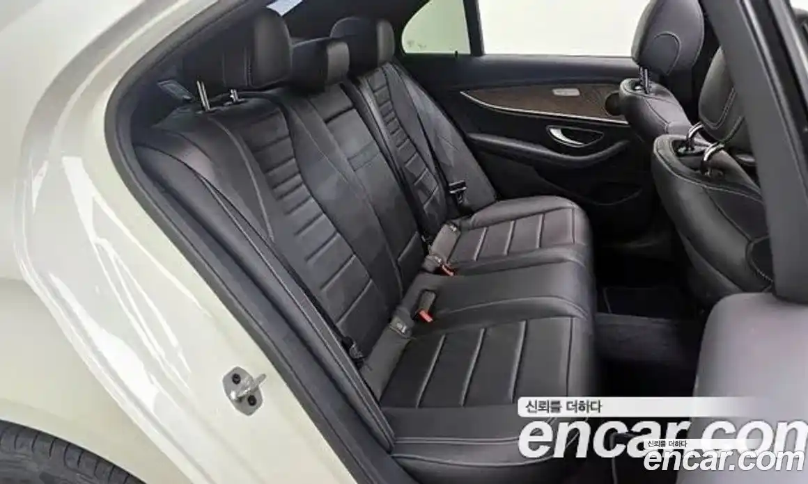 Mercedes-Benz E-Class 2023 2.0 гидро, фото 12