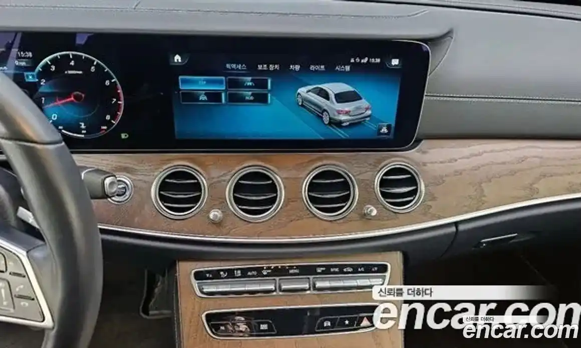 Mercedes-Benz E-Class 2023 2.0 гидро, фото 15