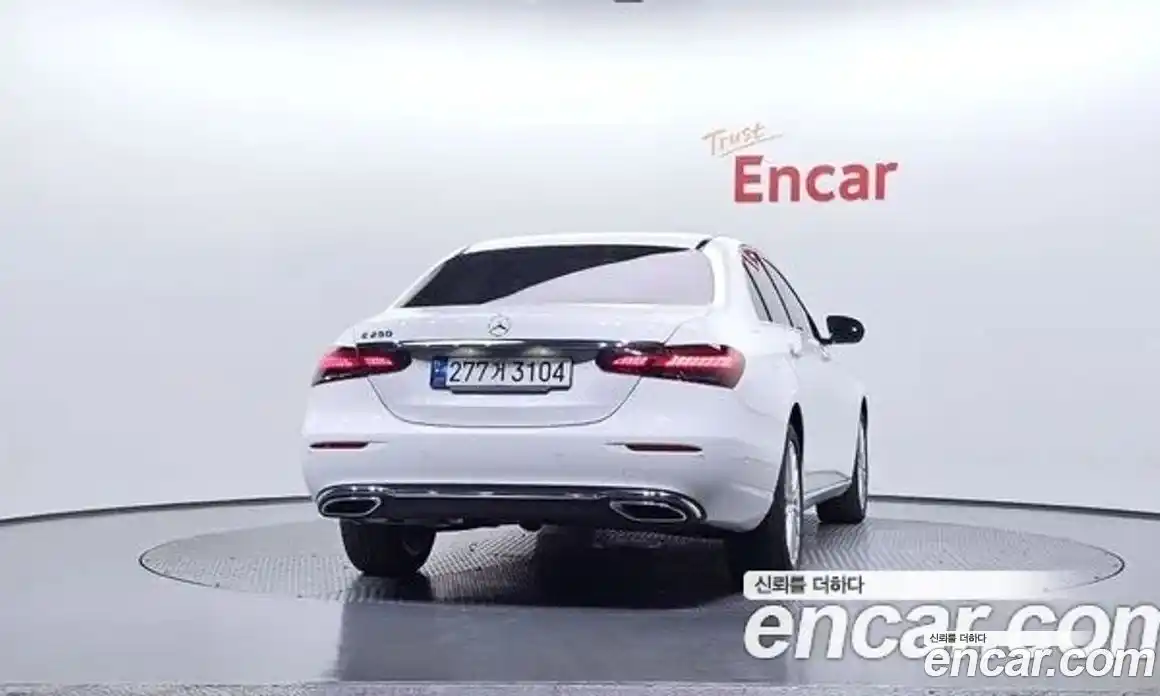 Mercedes-Benz E-Class 2023 2.0 гидро, фото 4