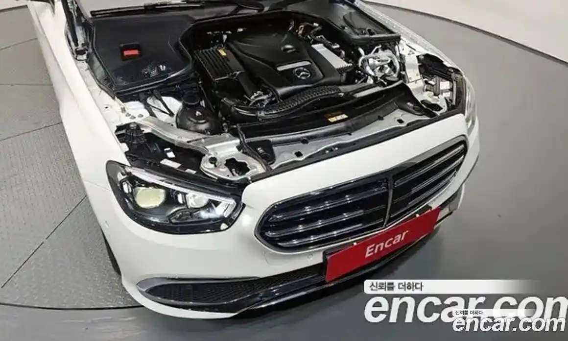 Mercedes-Benz E-Class 2023 2.0 гидро, фото 6
