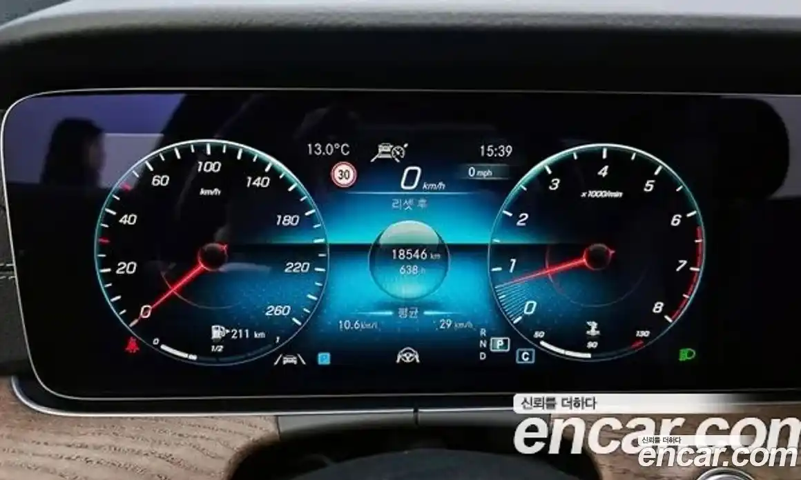 Mercedes-Benz E-Class 2023 2.0 гидро, фото 8