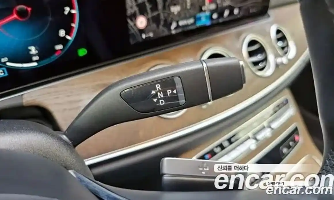 Mercedes-Benz E-Class 2023 2.0 гидро, фото 9