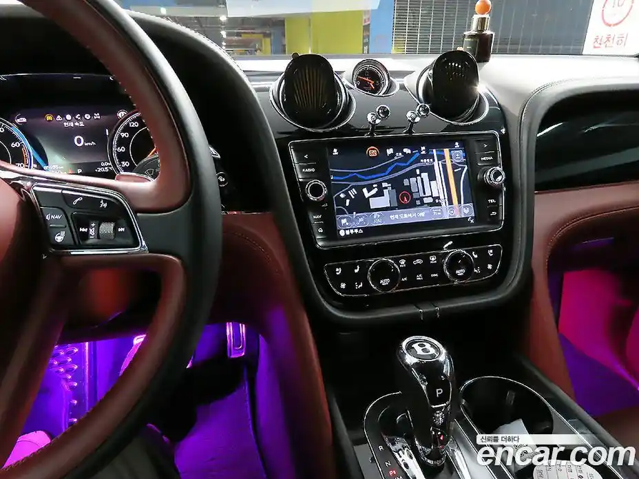 Bentley Bentayga 2018 6.0 гидро в Москве № 387300, фото 12