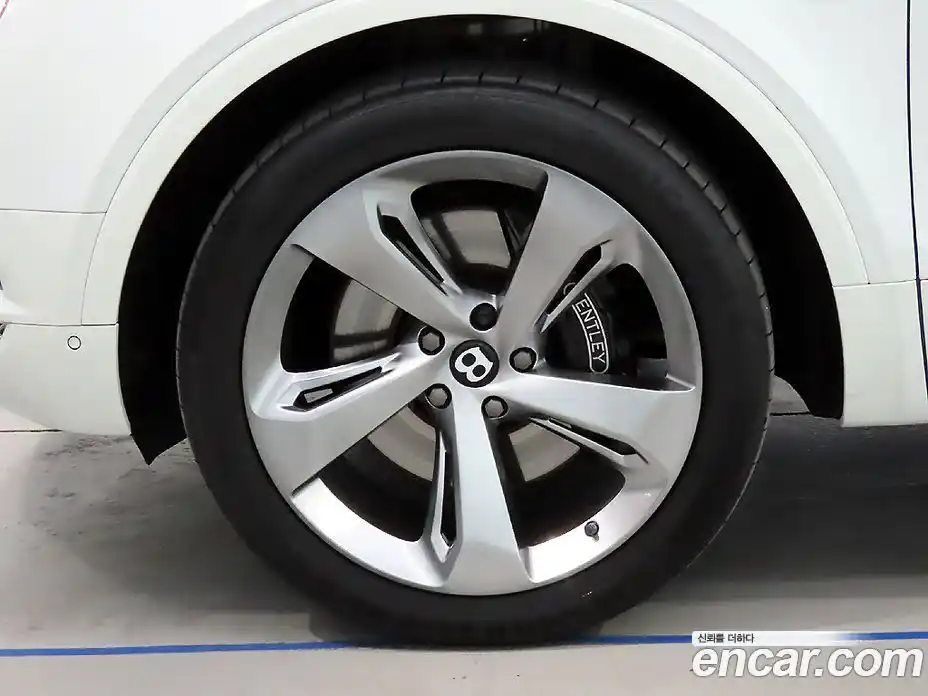 Bentley Bentayga 2018 6.0 гидро в Москве № 387300, фото 20