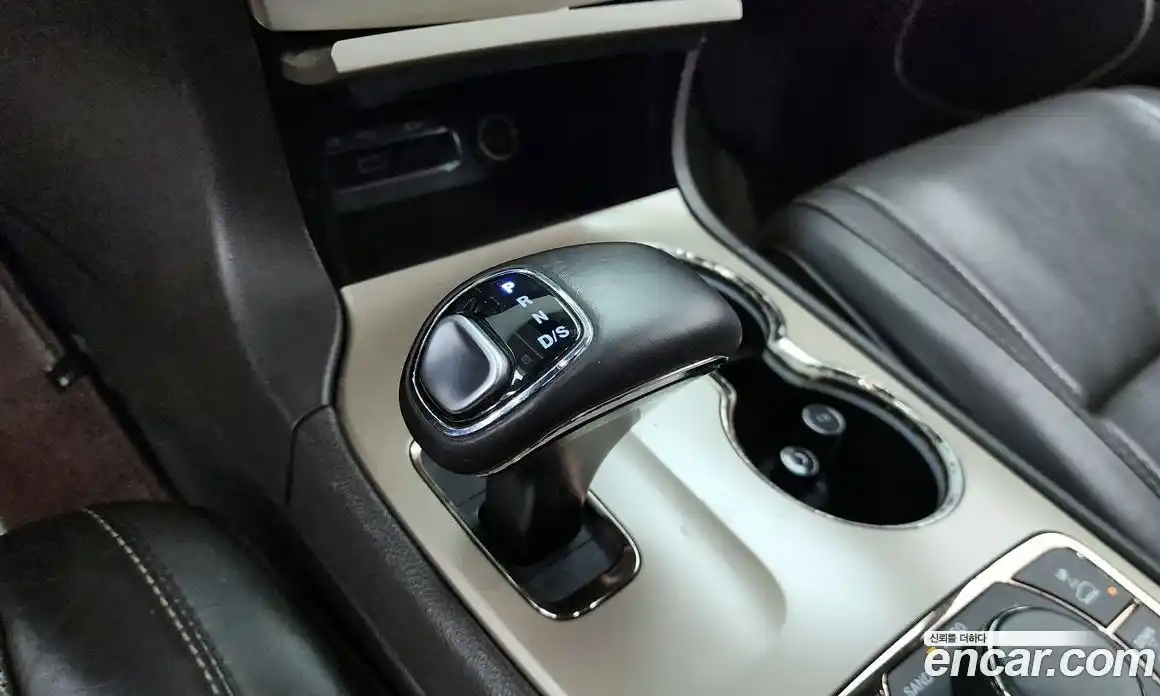 Jeep Cherokee 2015 3.0 гидро в Москве № 725341, фото 9