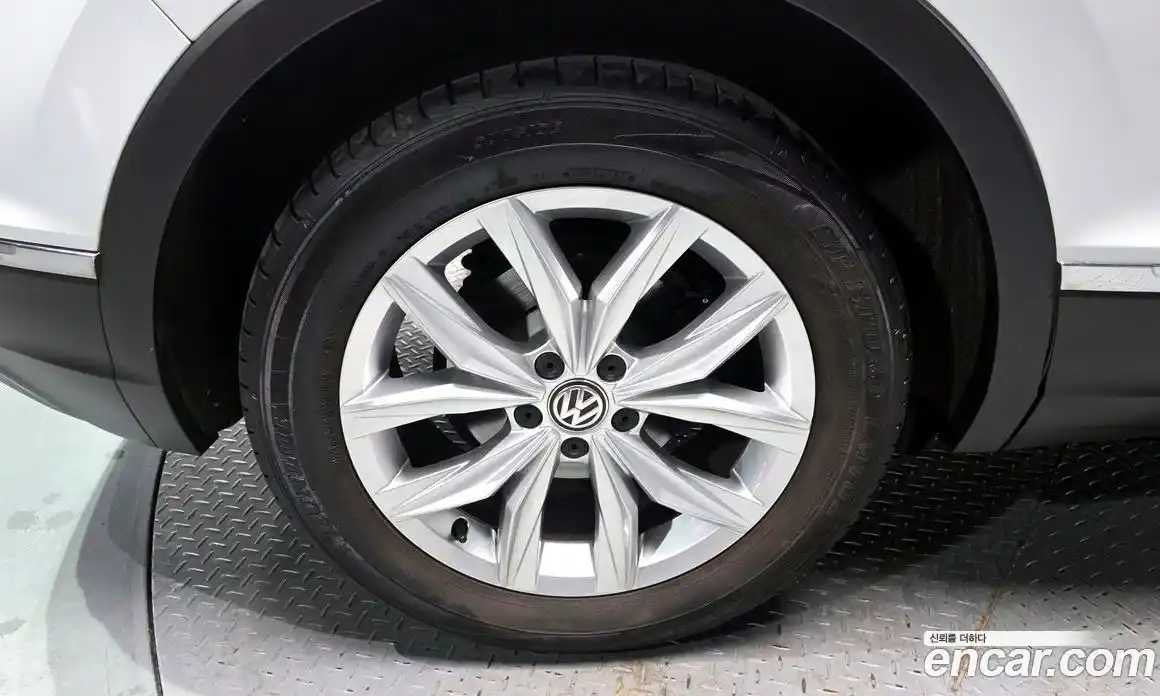 Volkswagen Tiguan 2020 2.0 гидро в Москве № 750110, фото 5