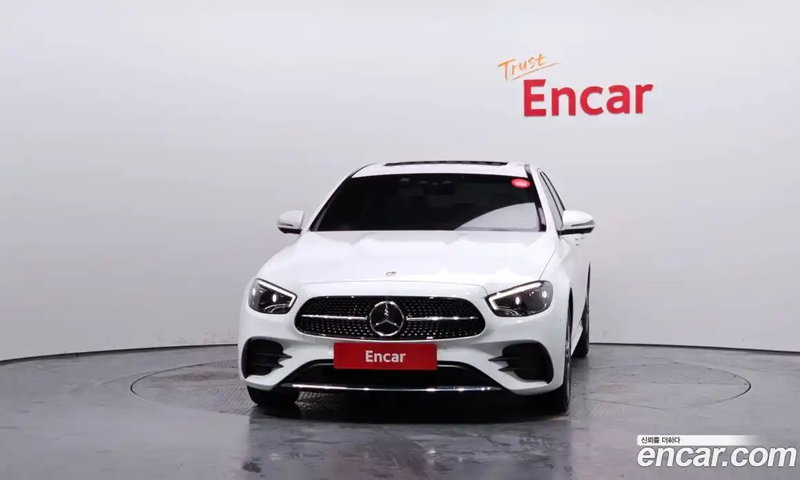 Mercedes-Benz E-Class 2023 2.0 гидро, фото 3