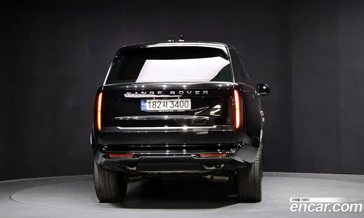 Land Rover Range-Rover 2023 4.4 гидро в Москве № 861047, фото 4