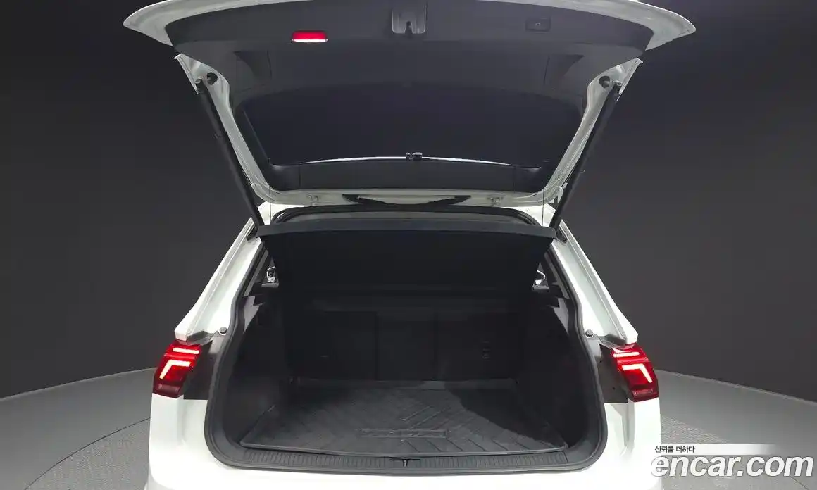 Volkswagen Tiguan 2021 2.0 гидро в Москве № 862407, фото 20