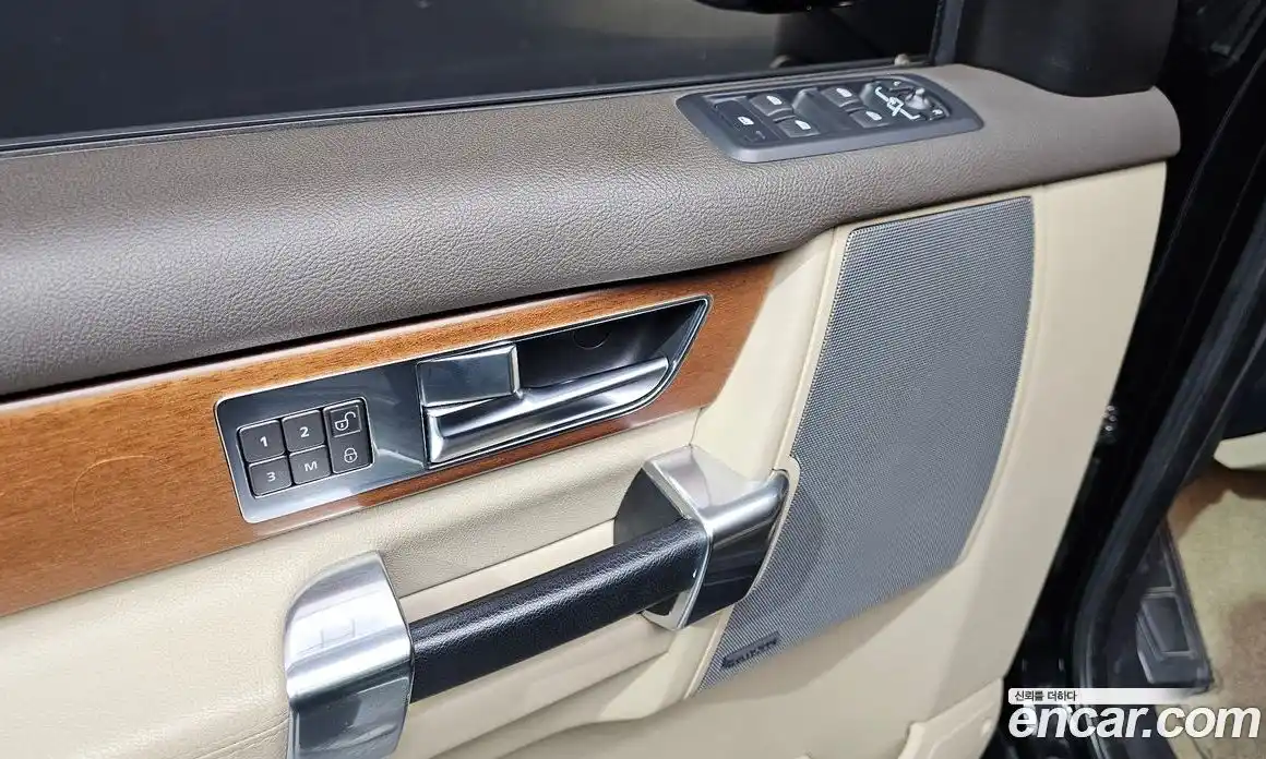 Land Rover Discovery 2016 3.0 гидро в Москве № 895012, фото 17