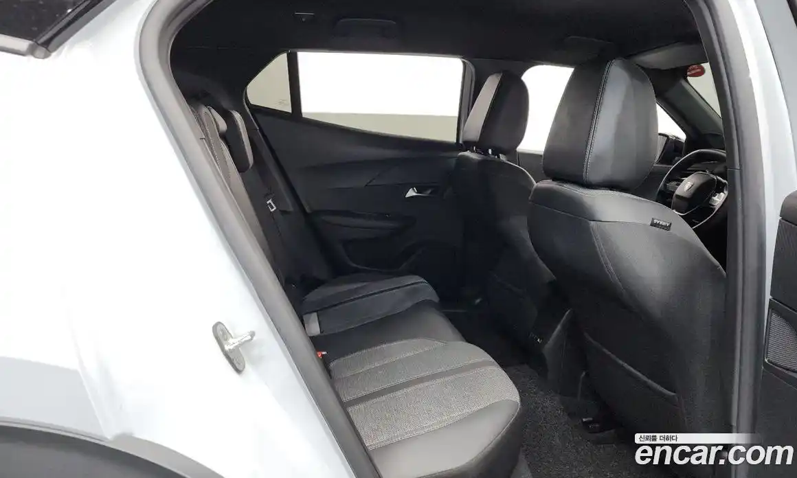 Peugeot 2008 2023 1.5 гидро в Москве № 897380, фото 12