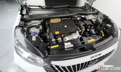 Peugeot 2008 2023 1.5 гидро в Москве № 897380, миниатюра 6