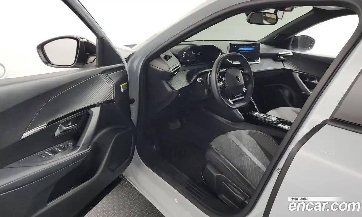 Peugeot 2008 2023 1.5 гидро в Москве № 897380, фото 10