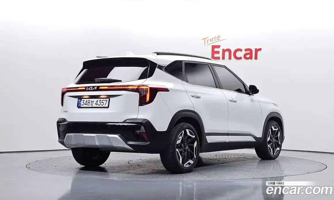 Kia Seltos 2023 1.6 Автомат в Москве № 929108, фото 2