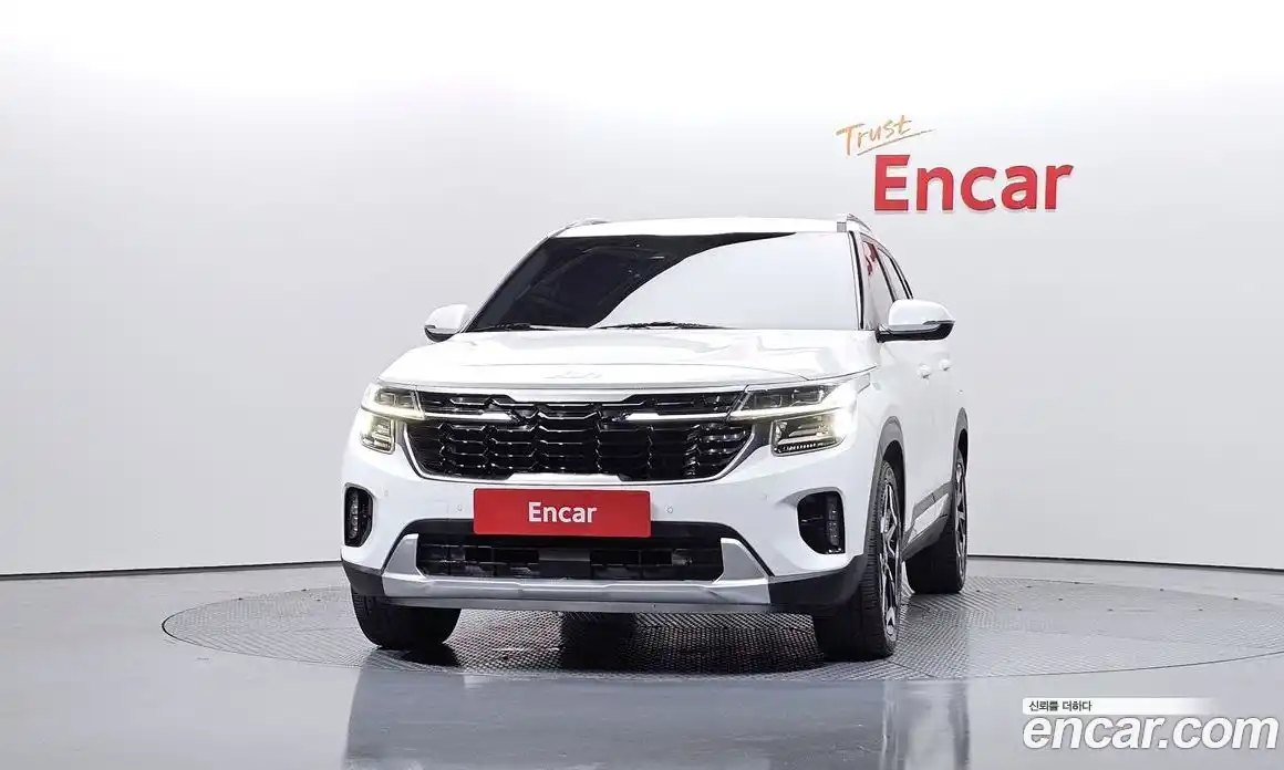 Kia Seltos 2023 1.6 Автомат в Москве № 929108, фото 3