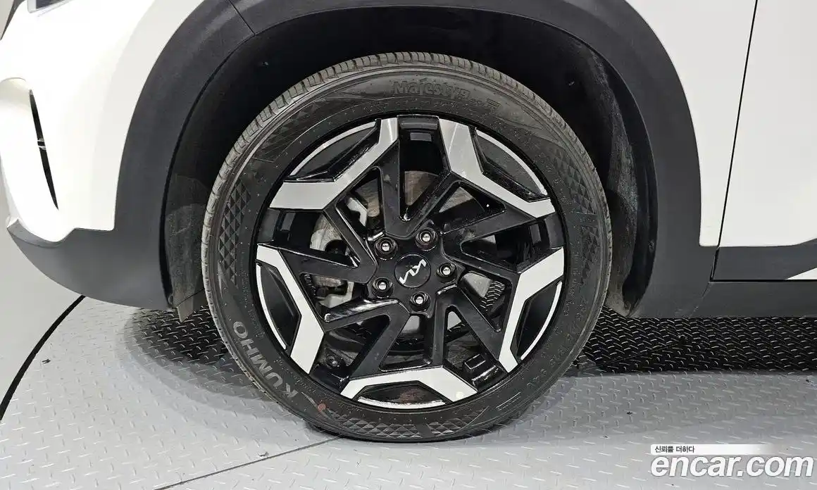 Kia Seltos 2023 1.6 Автомат в Москве № 929108, фото 5