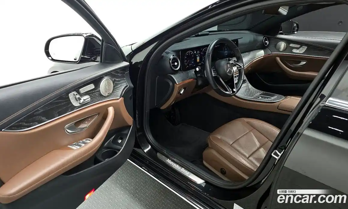 Mercedes-Benz E-Class 2023 2.0 гидро, фото 11