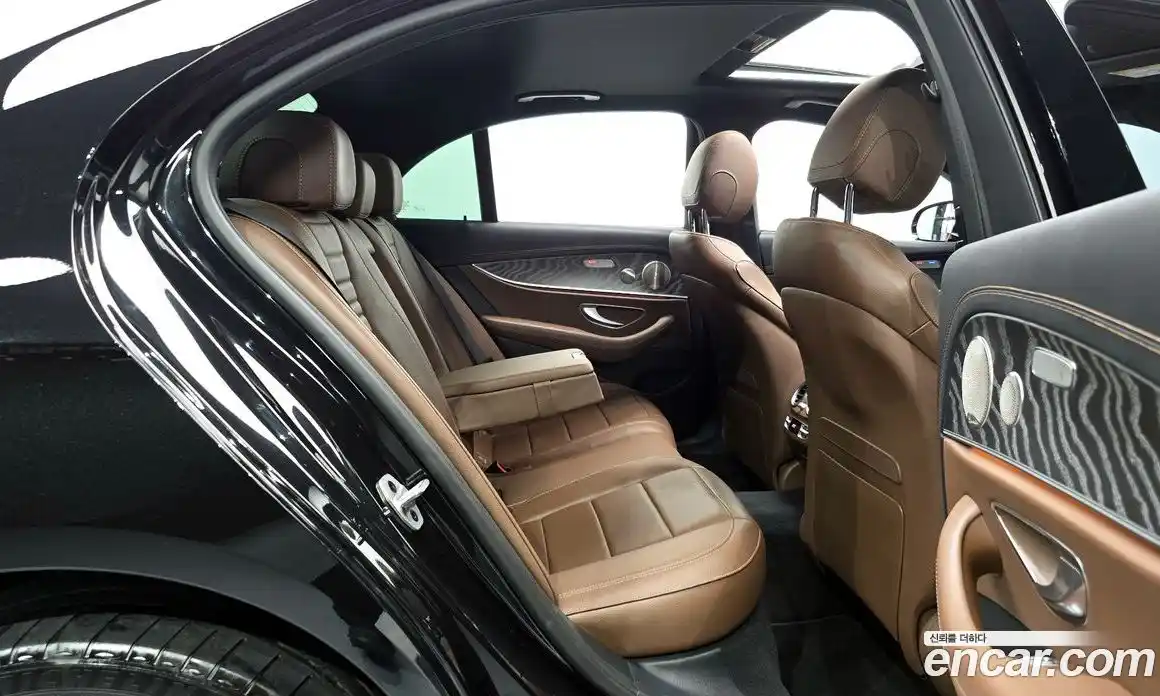 Mercedes-Benz E-Class 2023 2.0 гидро, фото 12