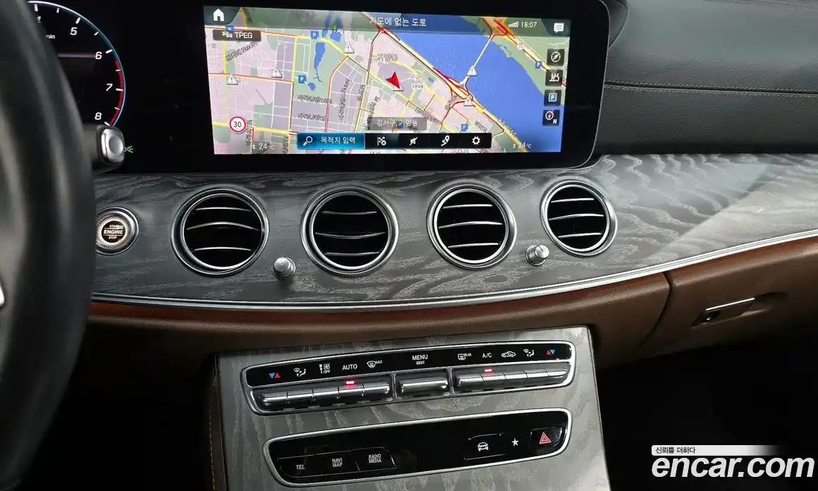 Mercedes-Benz E-Class 2023 2.0 гидро, фото 14