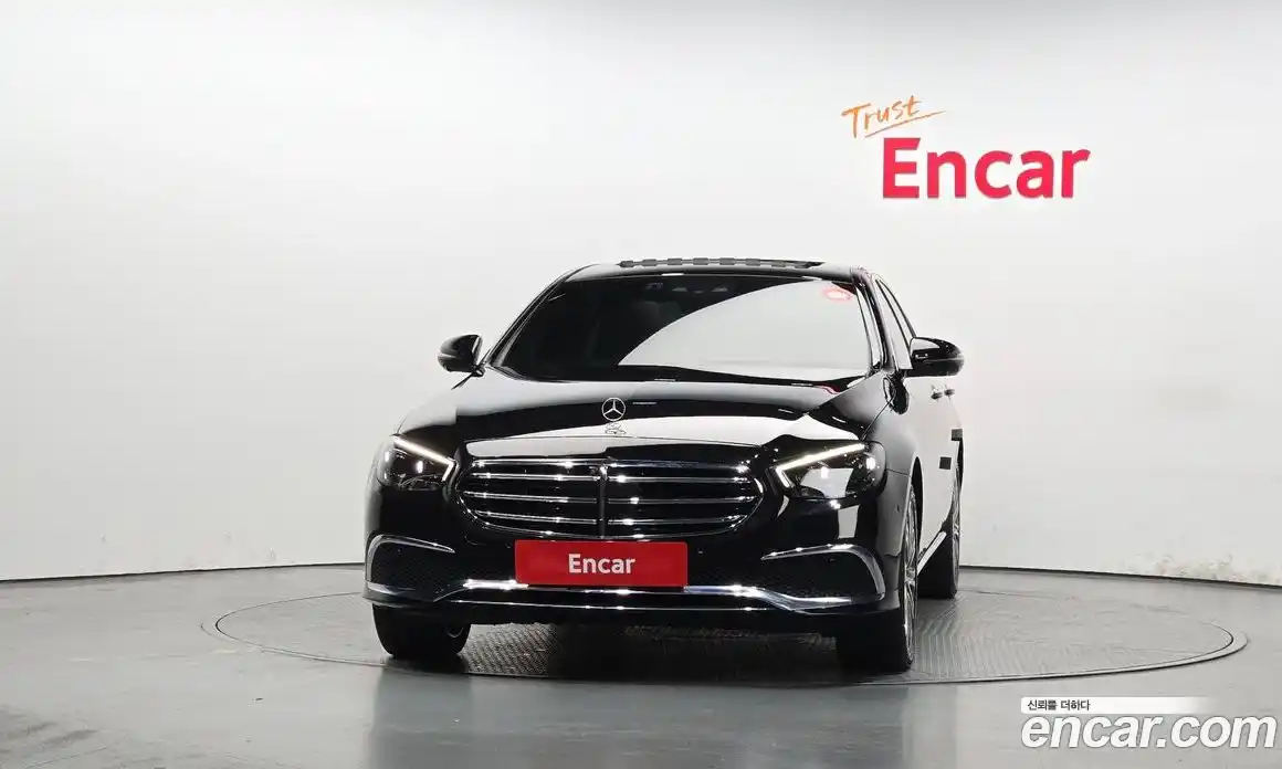 Mercedes-Benz E-Class 2023 2.0 гидро, фото 3