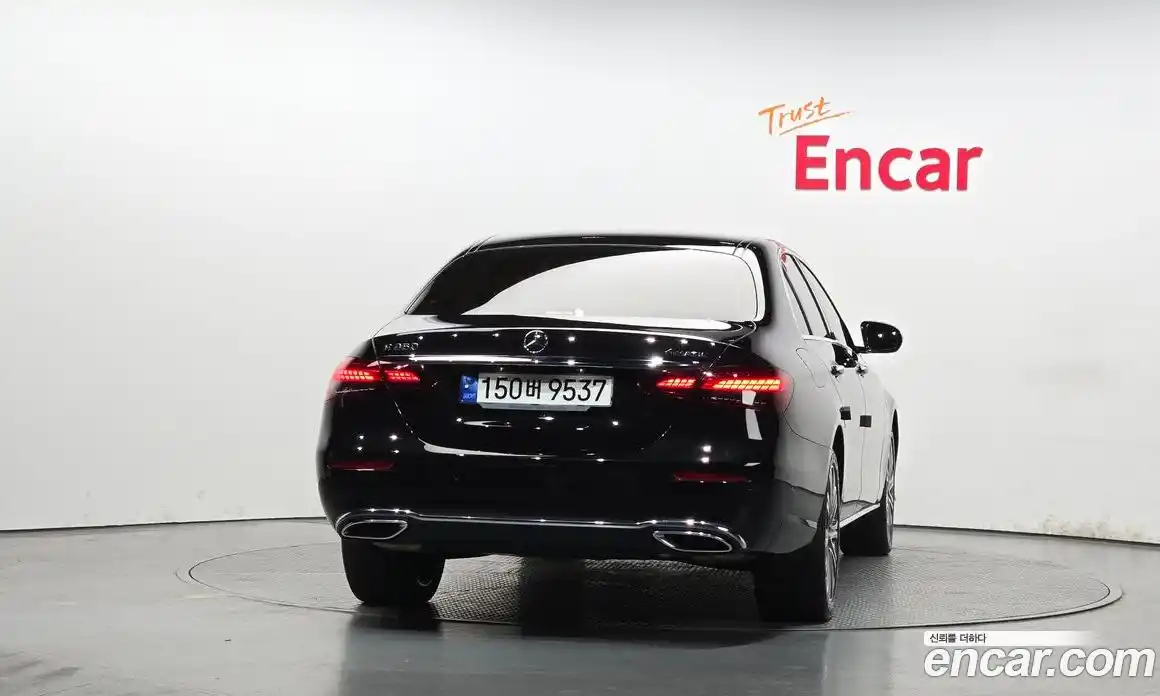 Mercedes-Benz E-Class 2023 2.0 гидро, фото 4