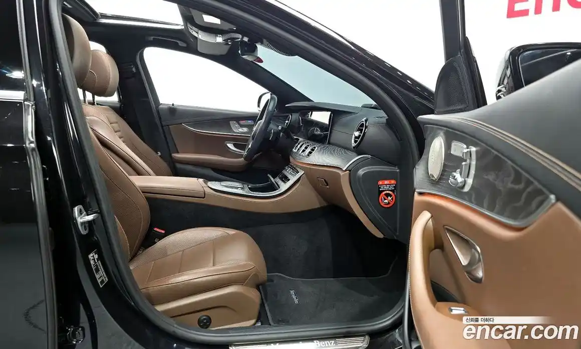 Mercedes-Benz E-Class 2023 2.0 гидро, фото 10