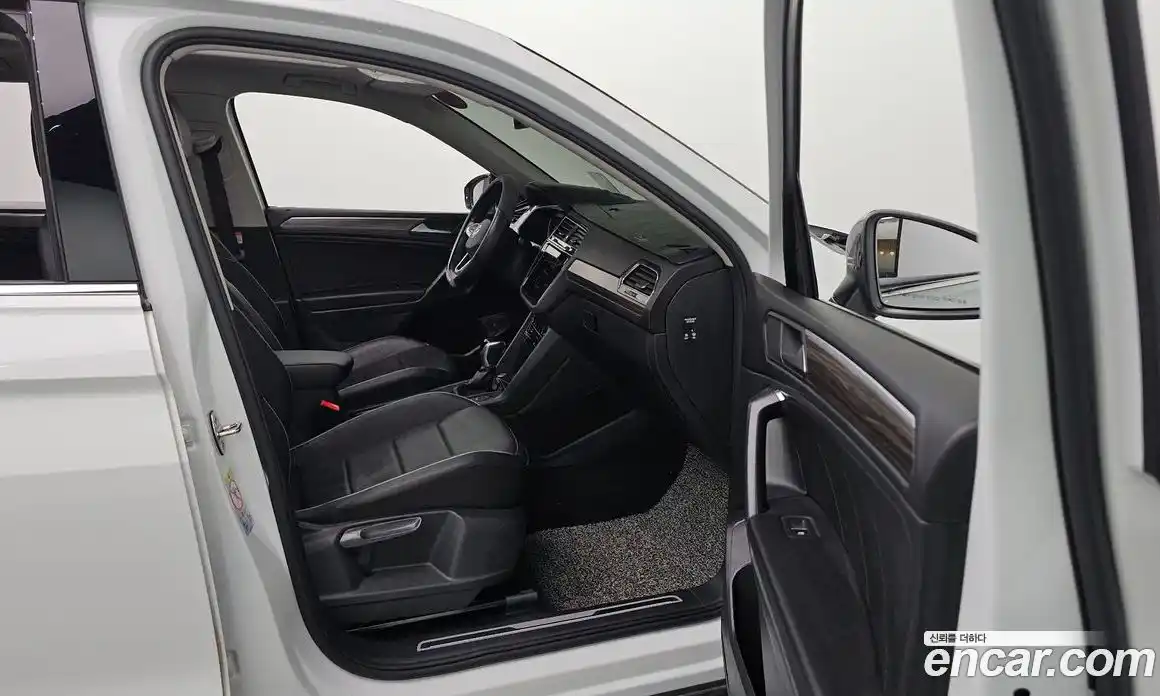 Volkswagen Tiguan 2023 2.0 гидро в Москве № 168615, фото 17
