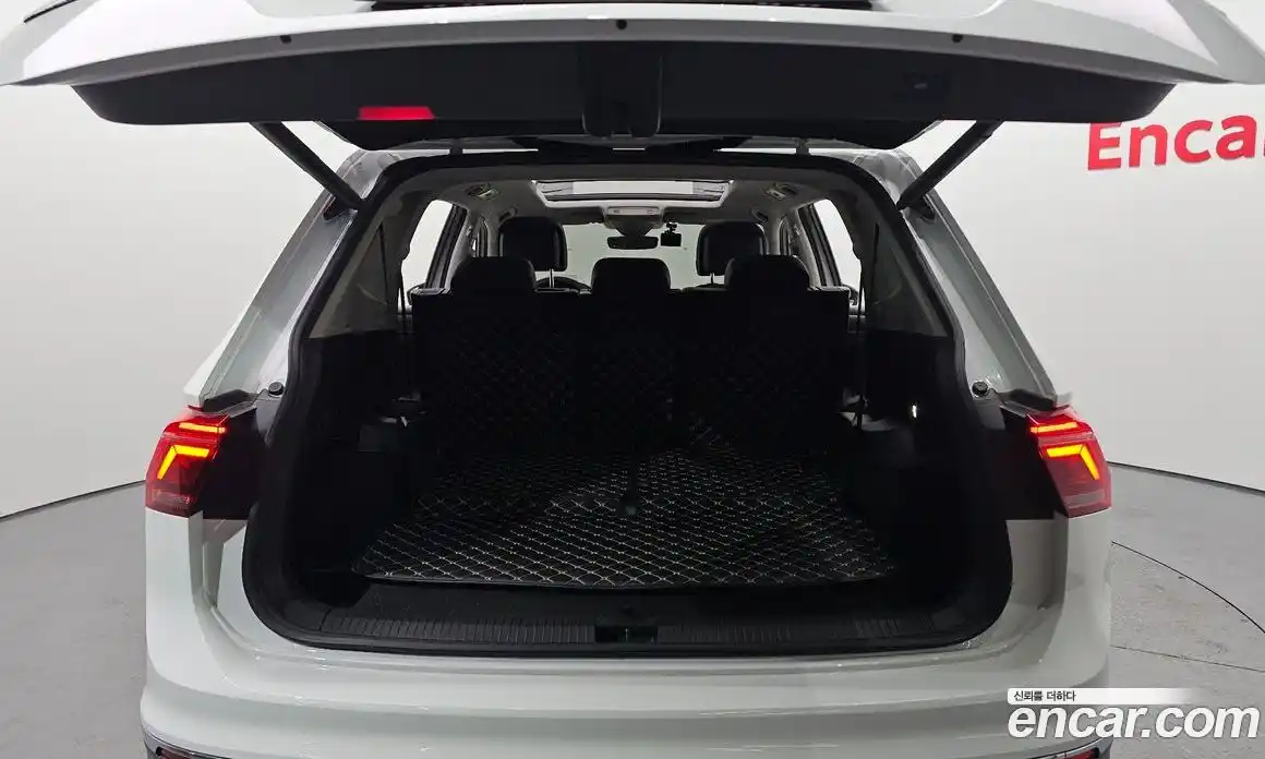 Volkswagen Tiguan 2023 2.0 гидро в Москве № 168615, фото 20
