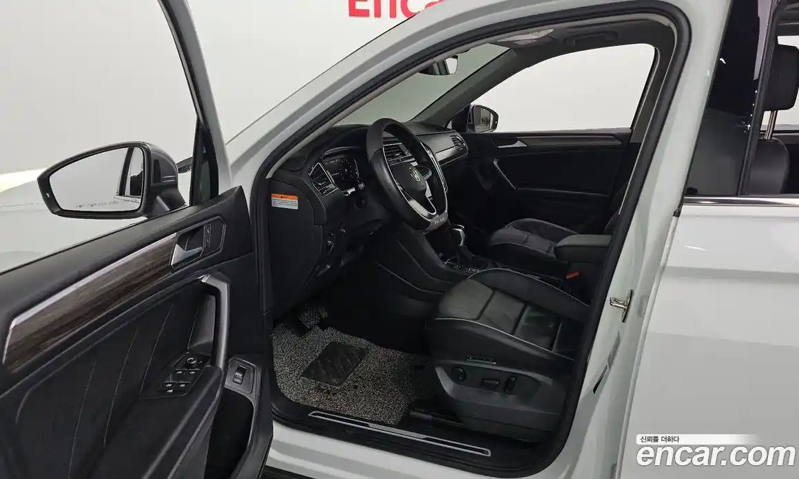 Volkswagen Tiguan 2023 2.0 гидро в Москве № 168615, фото 10