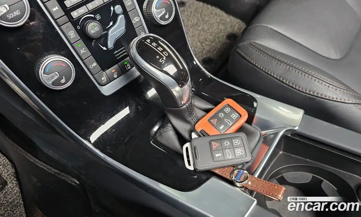 Volvo V60 2015 2.5 гидро в Москве № 197073, фото 9
