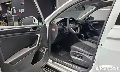 Volkswagen Tiguan 2022 2.0 гидро в Москве № 198978, миниатюра 11