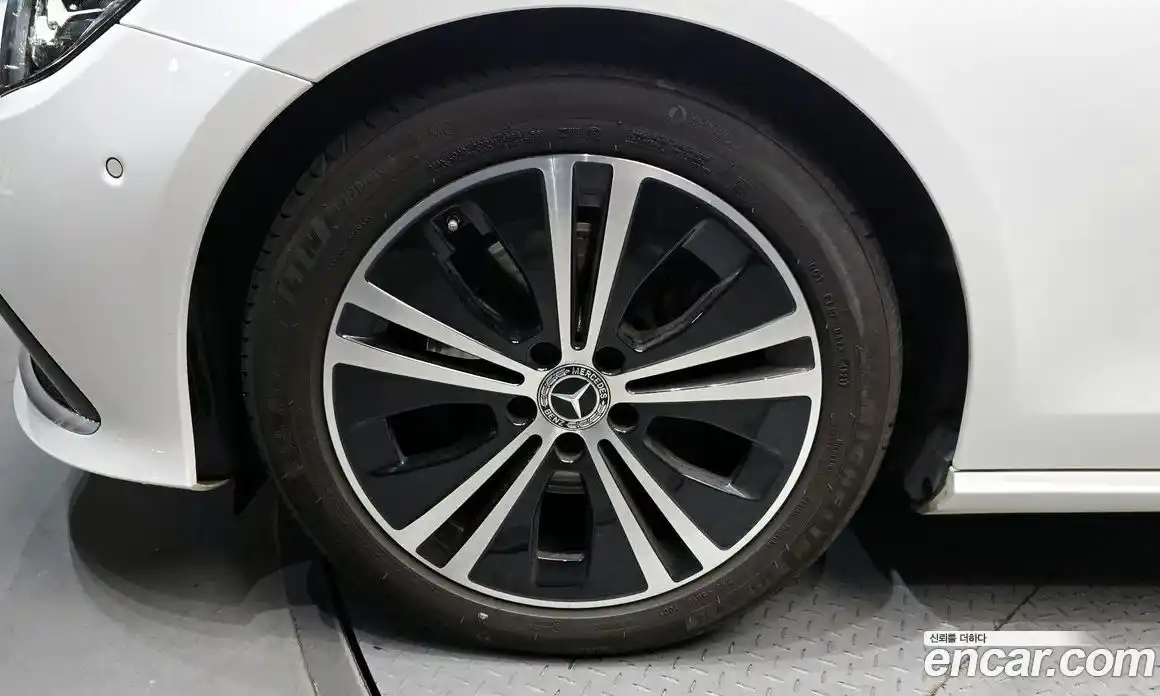 Mercedes-Benz E-Class 2022 2.0 гидро, фото 5