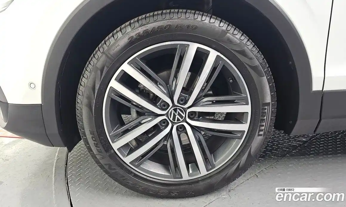 Volkswagen Tiguan 2021 2.0 гидро в Москве № 215100, фото 5